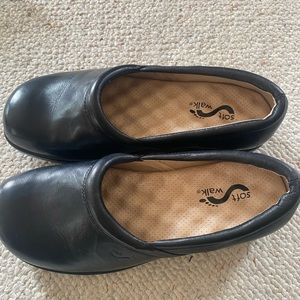 Adora Slip on SoftWalk Women’s Shoes. Size 8 Double wide. Never Worn.